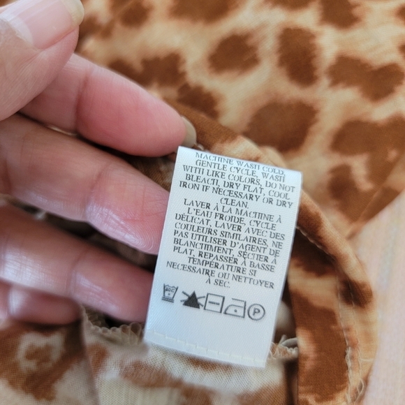 A.L.C. Womens Animal Print Top Sz S Short Sleeve Crewneck Lightweight Minimalist - Picture 11 of 12